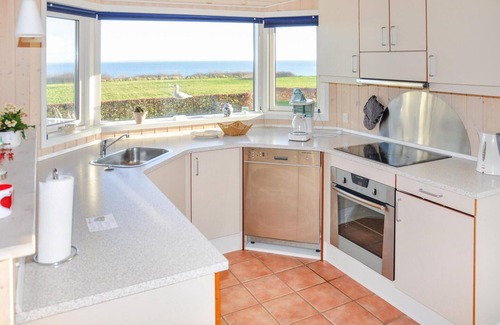 Mommark Strand House | Gorgeous home in Sydals with kitchen