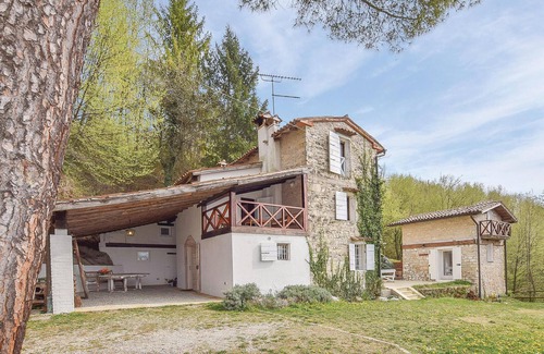 Tarzo House | Gorgeous home in Tarzo with sauna