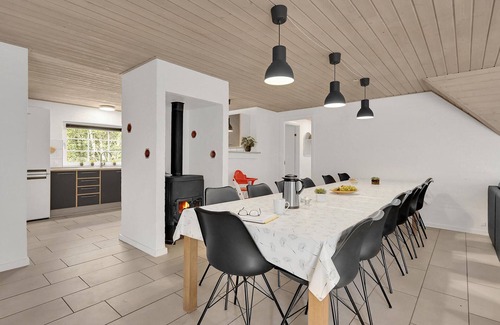 Øhuse House | Gorgeous home in Ulfborg with kitchen