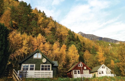 Vallavik House | Gorgeous home in Vallavik with WiFi