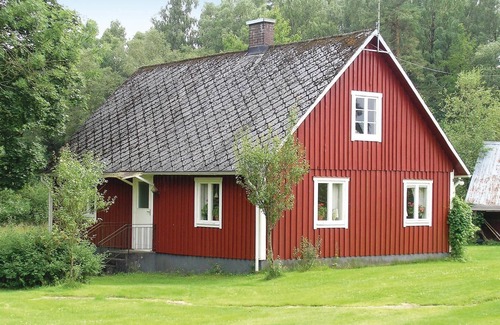 Floalt House | Gorgeous home in Våxtorp with kitchen