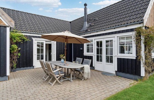 Holloselund House | Gorgeous home in Vejby with sauna