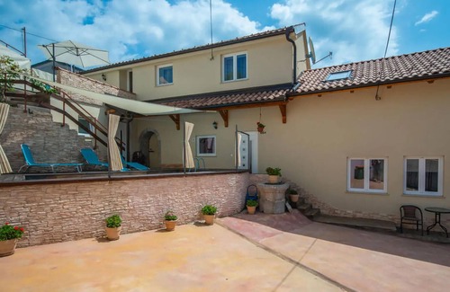 Veli Brgud House | Gorgeous home in Veli Brgud with WiFi