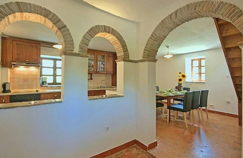 Visnjan House | Gorgeous home in Visnjan with WiFi
