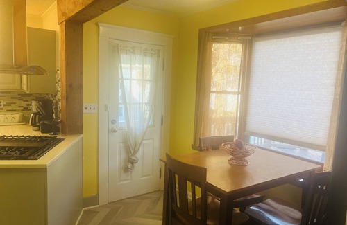 Warrendale House | Gorgeous Home in Waltham quiet, family-friendly neighborhood, 2 free parking!