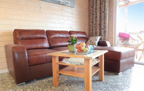 gmina Wolin House | Gorgeous Home In Wolin With Kitchen