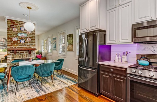 Historic Downtown Savannah House | Gorgeous Home near Forsyth Park Heated Pool Access