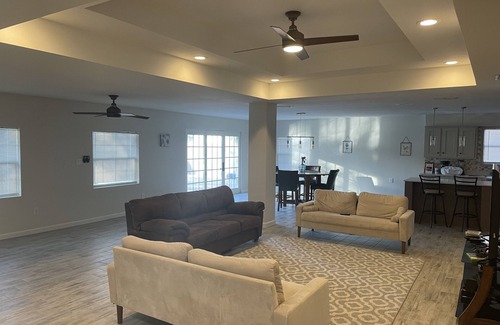 Harlingen House | Gorgeous Home With a Pool 2600sqft