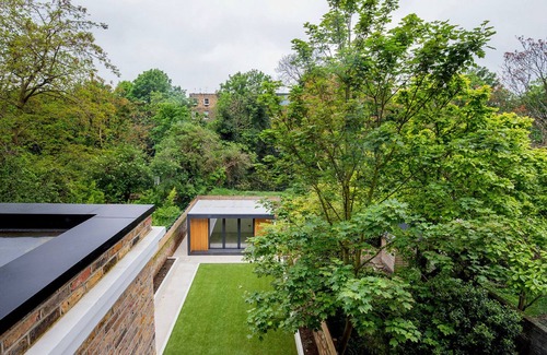 West Kensington Apartment | Gorgeous Kensington Studio, near Shops, Food & Park, by Blueground