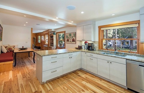 Tahoe Pines House | Gorgeous Knotty Pine Home on Westshore. Walk to Beach/Pier Access