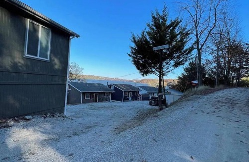 Sunrise Beach House | GORGEOUS LAKE FRONT 3BR Entire Home with Private Dock & Pet Friendly!