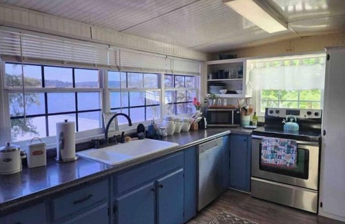Andalusia Cottage | Gorgeous Lake House -Sunkissed on Gantt Lake