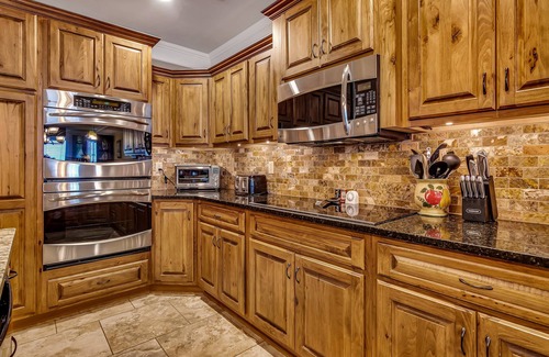 Indian Point House | Gorgeous Lake View Minutes to SDC Free Tickets-Cmty Outdoor Pool Upgraded Kitchen