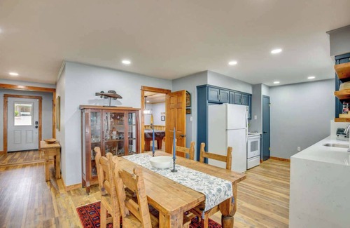 Gun Barrel City House | Gorgeous Lakefront Home with Private Dock and Deck