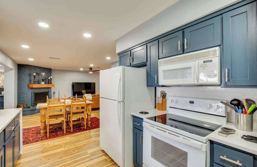 Gun Barrel City House | Gorgeous Lakefront Home with Private Dock and Deck