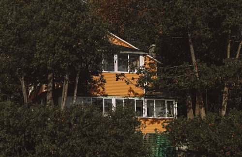 North Ferrisburgh Cottage | Gorgeous Lakehouse, Private Beach, Tranquil Scenery with Westerly Views