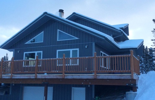 Cantwell House | Gorgeous Lakeside Chalet