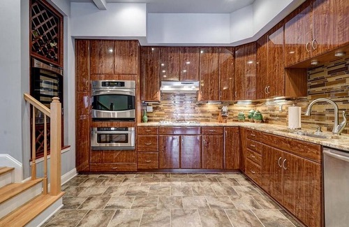 Merifield Acres House | Gorgeous lakeside retreat with room for all!