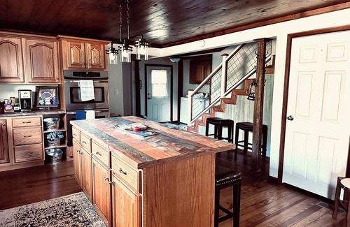 Lesterville House | Gorgeous large rental home in Lesterville MO just minutes from Blackwater River.