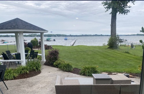 Forest Lake House | Gorgeous Level Lakefront Retreat