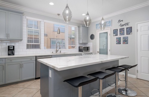 Santee House | Gorgeous Luxurious San Diego Townhome - Stunning Views, Pool, Hot Tub