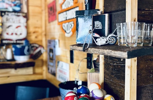 Martinsville Cabin | Gorgeous Luxury Cabin with Private Horse Stalls & Over 20 miles of trails