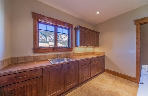 Crested Butte House | Gorgeous Luxury Home Sits Lakeside Amid The Breathtaking Elk Mt