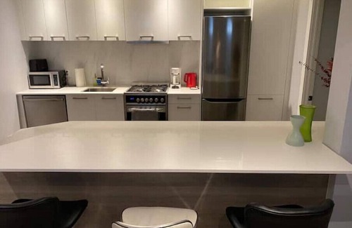 Earlscourt Apartment | Gorgeous Modern Apartment in Downtown Toronto!n