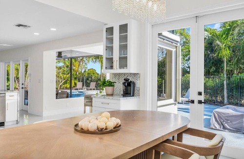 Delray Beach Apartment | Gorgeous Modern Beach Pool House Sleeps 8 Central