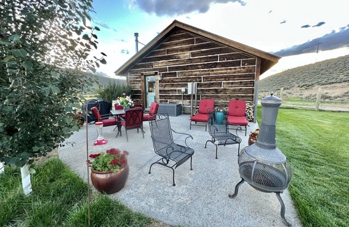 Gunnison Cabin | gorgeous modern cabin on private ranch