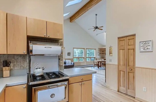 Black Hawk House | Gorgeous Mountain Getaway in Nederland