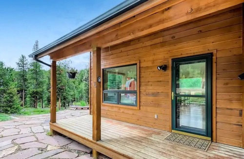 Black Hawk House | Gorgeous Mountain Getaway in Nederland