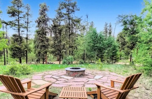 Black Hawk House | Gorgeous Mountain Getaway in Nederland