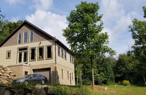 Confluence House | Gorgeous Mountain Home 1 Min from Lake
