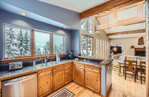 Vail House | Gorgeous Mountain Home Just Minutes drive to the Slopes