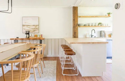 Hunter House | Gorgeous Mountain View Newly Renovated/Ski/Wi-Fi/Wood Stove/Pool