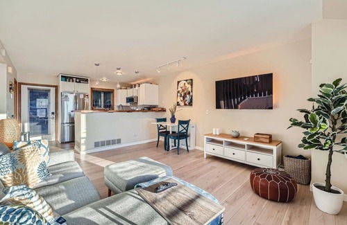 Golden House | Gorgeous Mountain Views Townhome with WiFi Near Downtown Golden