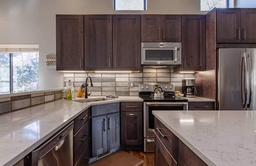 Warrior's Mark House | Gorgeous Mtn Mod Townhome: Walk to Peak 9 & Town! Private Hot Tub, All Kings!
