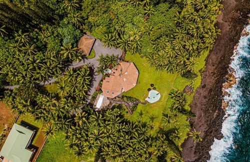 Kapoho House | 🌴 Gorgeous Oceanfront Luxury Retreat 🌊 private pool, black sand beach, pond, AC
