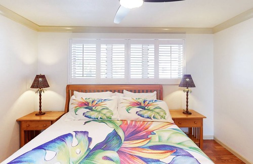 Ualapue Condo | Gorgeous Oceanfront Condo on Top Floor w/ WiFi, Lanai, Water Views, Shared Pool