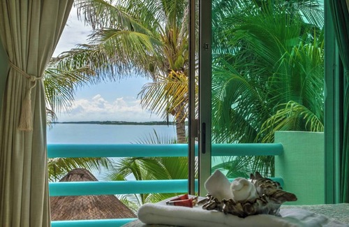 Tulsayab Villa | Gorgeous Oceanfront Villa w/Private Pool & Dock