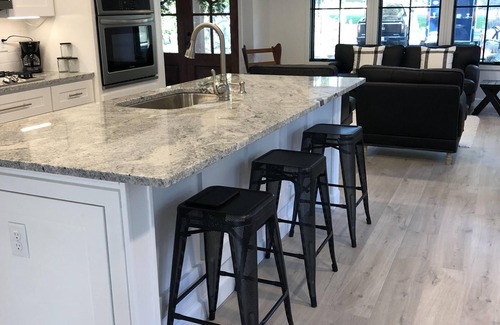 Syracuse House | GORGEOUS! Open concept renovation. Wawasee, Oakwood Park water front!