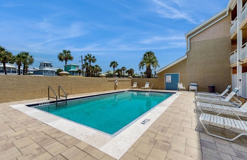 Crystal Beach Condo | Gorgeous, Open Ground Floor Condo Gulf Front w/Large Patio. Beach Access