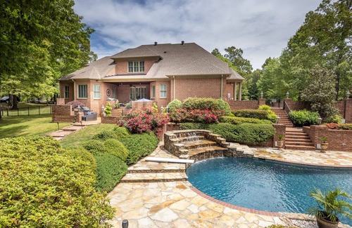 Independence House | Gorgeous Park-like Oasis 4 acres w/Stunning Pool