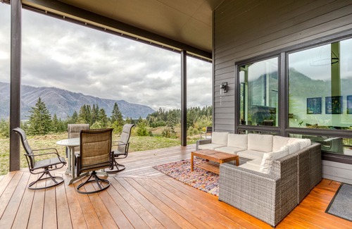 Stevenson House | Gorgeous pet friendly home with breath taking views, hot tub and fire pit