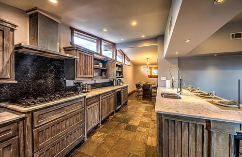 Westbury House | GORGEOUS POOL HOME IN THE HEART OF HOUSTON’S TOP TOURIST SPOTS! BEST LOCATION!!