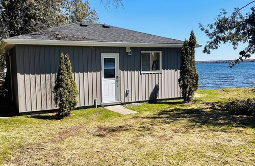 Kawartha Lakes Cabin | Gorgeous Private Waterfront Bunkie - Fenelon Falls - Cameron Lake!