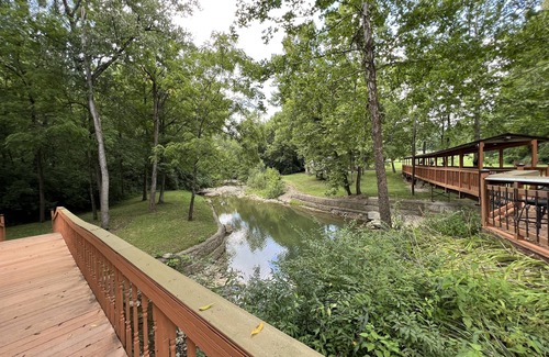 Lebanon House | Gorgeous Private Home Near Amusement Park and Shopping!