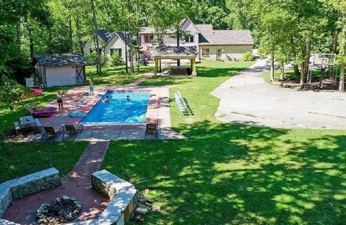 Lebanon House | Gorgeous Private Home Near Amusement Park and Shopping!