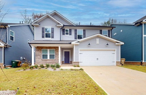 Raleigh House | Gorgeous private home with hot tub, large yard & close to parks!